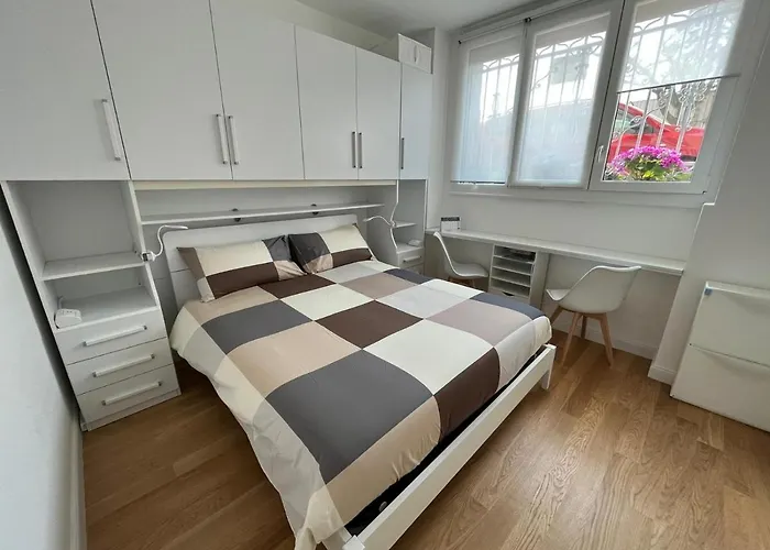 Small White House In Milan